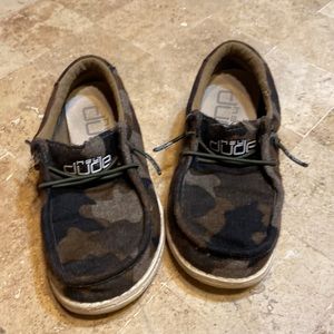 Hey Dude Boy's Wally Youth Camo Size 11. Used in great condition see pictures.
